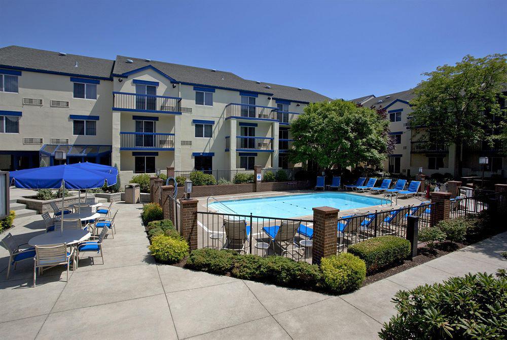 Holiday Inn Express Hotel & Suites Pittsburgh Airport By Ihg Robinson Township Extérieur photo